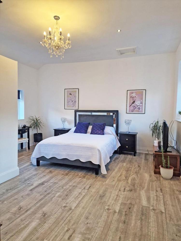 The Kings Apartamento Denbigh Exterior foto